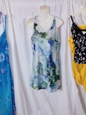 Fila Women’s Large Abstract Print Sleeveless Athletic Tennis/Golf/Pickleball